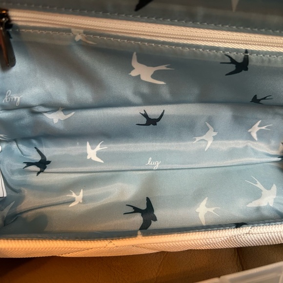 Lug Choo Choo XL Pill Organizer Matte Luxe White EUC - Picture 4 of 13